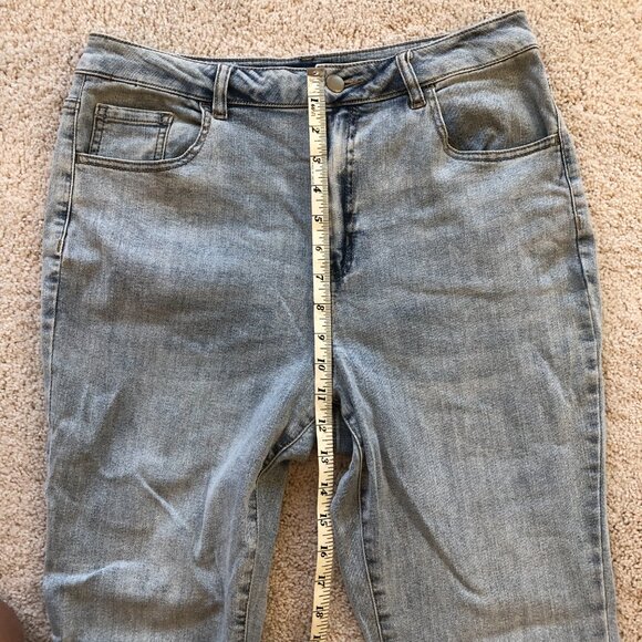 NWOT Versona Women's Flare Split Crop Ankle Light Wash Jeans - Picture 8 of 11